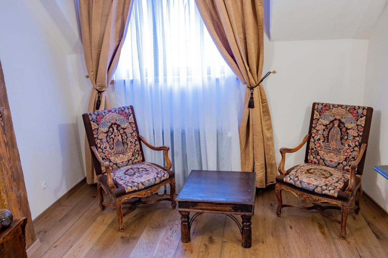 The Throne - M Museum Hotel 锡吉什瓦拉 外观 照片