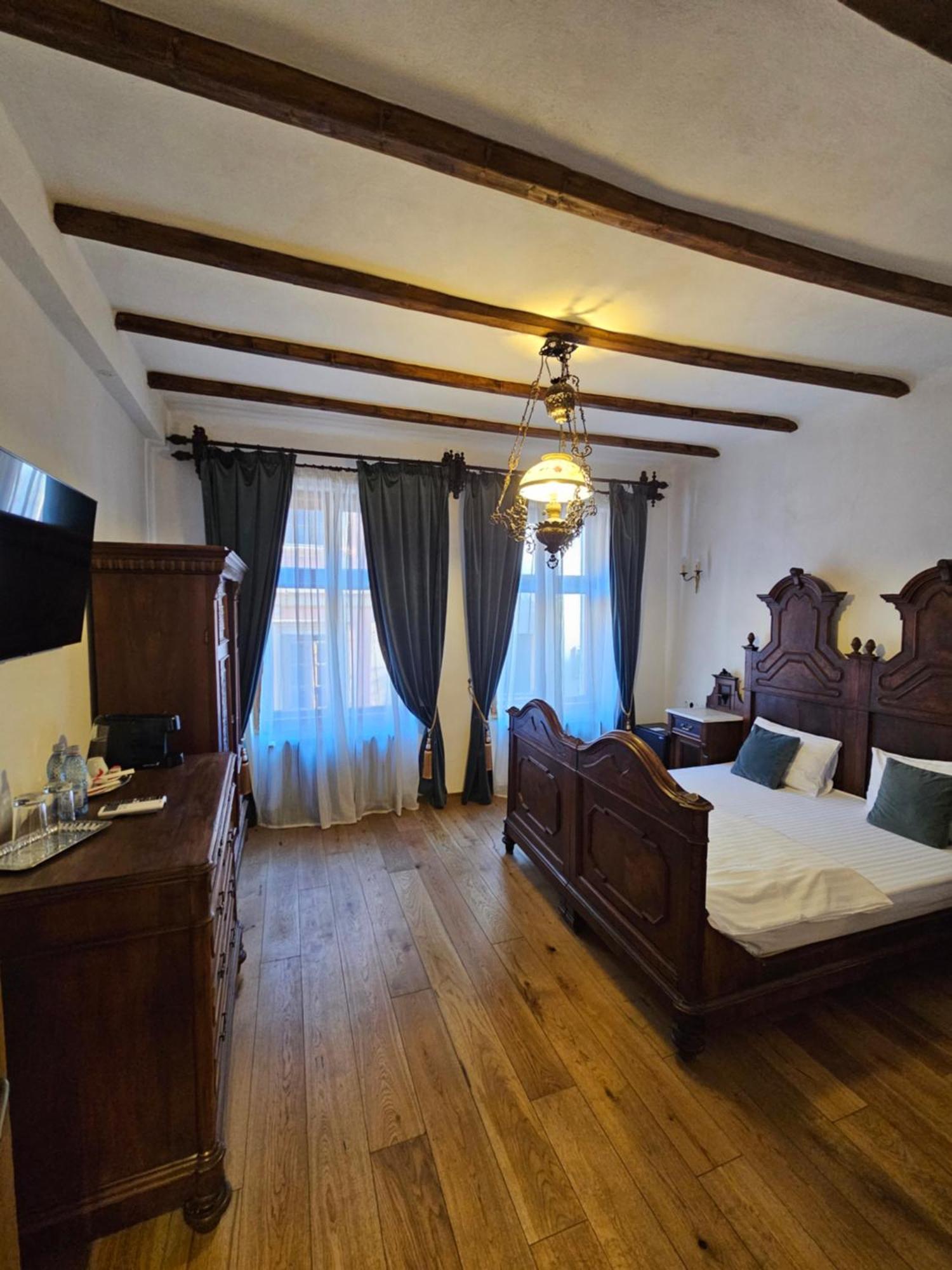 The Throne - M Museum Hotel 锡吉什瓦拉 外观 照片