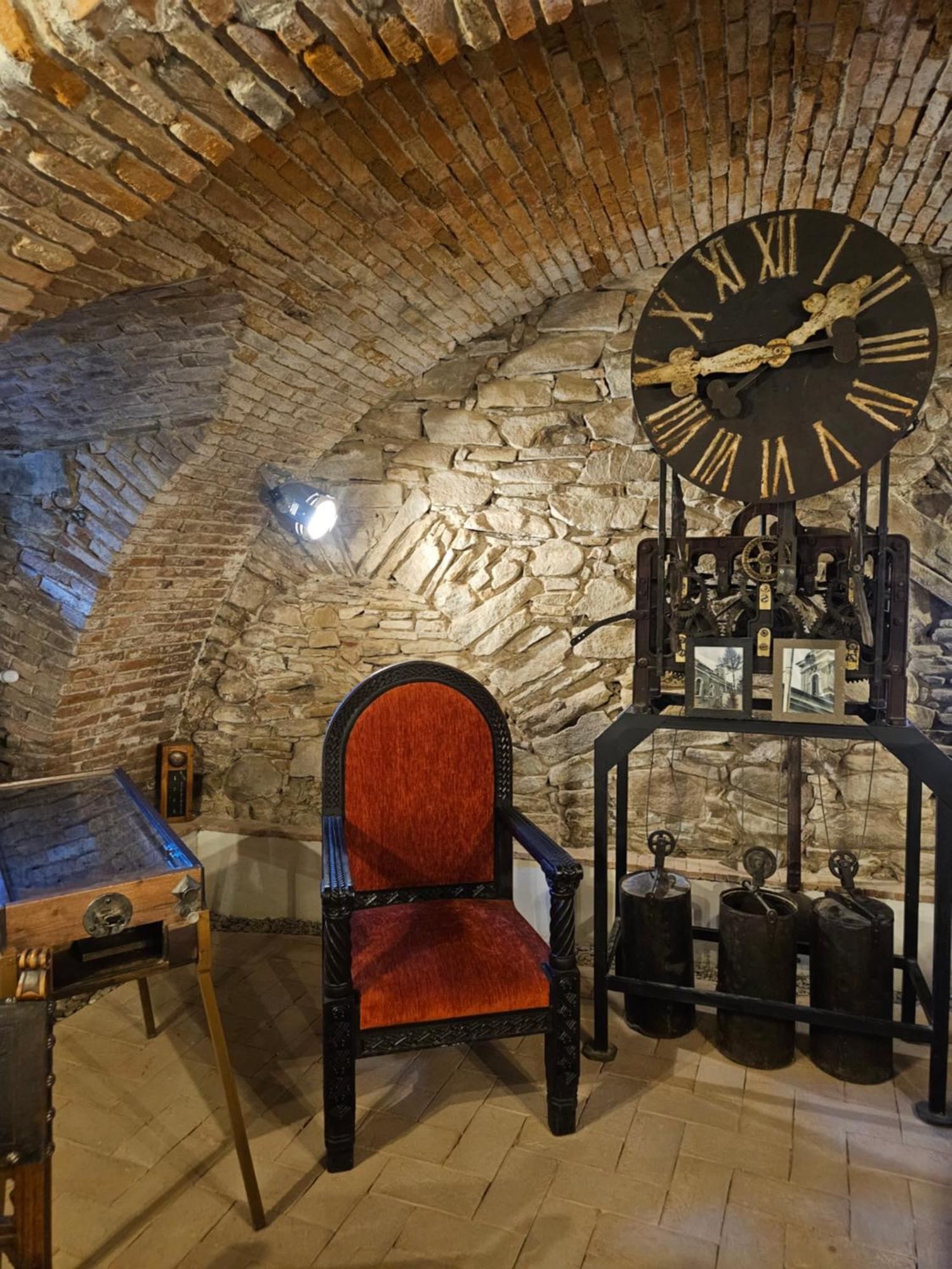 The Throne - M Museum Hotel 锡吉什瓦拉 外观 照片