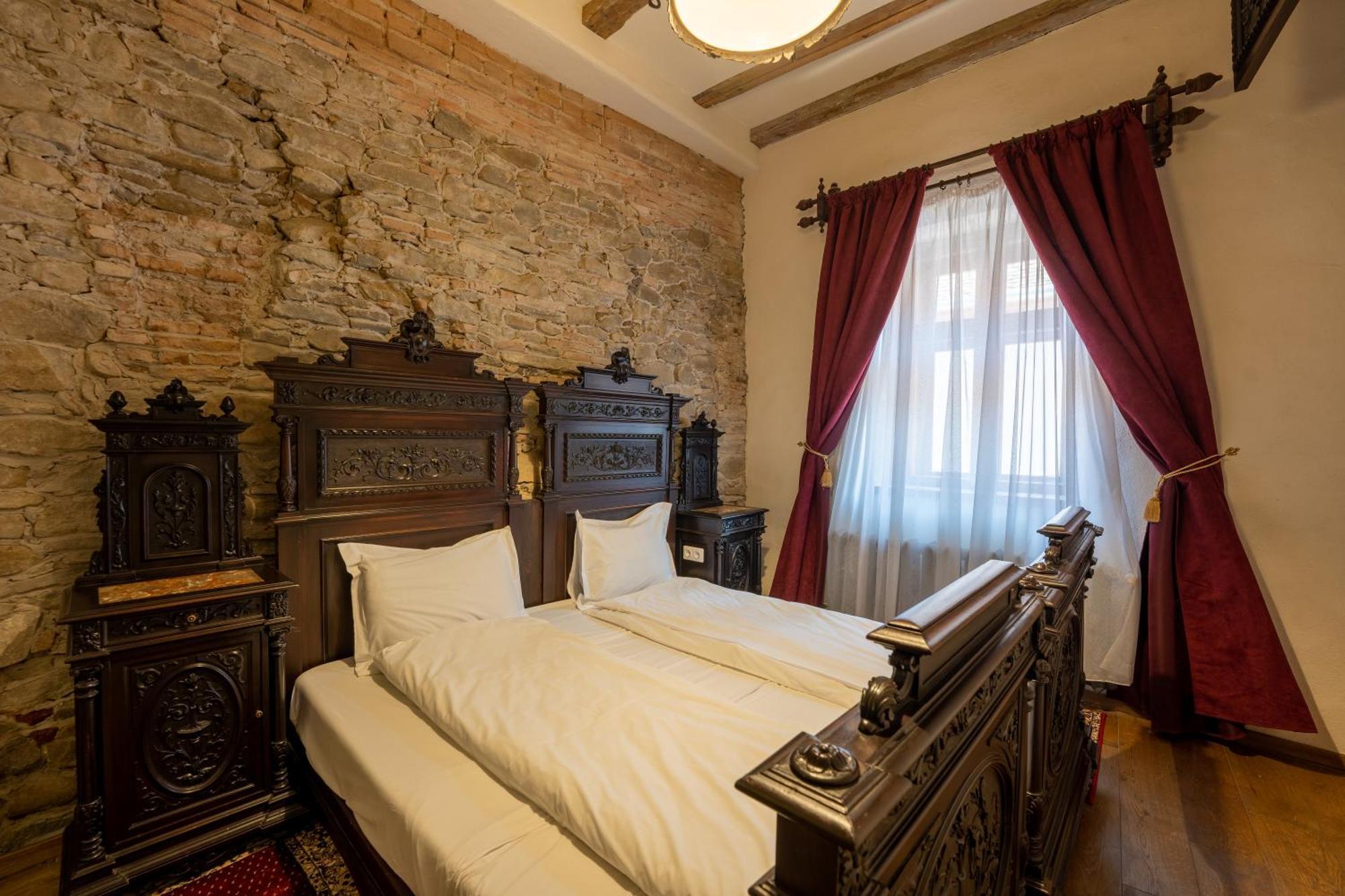 The Throne - M Museum Hotel 锡吉什瓦拉 外观 照片